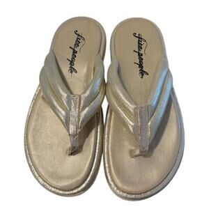 Free People Wonderland Thong Sandal Women's 9.5/39.5 Gold Metallic Leather NEW